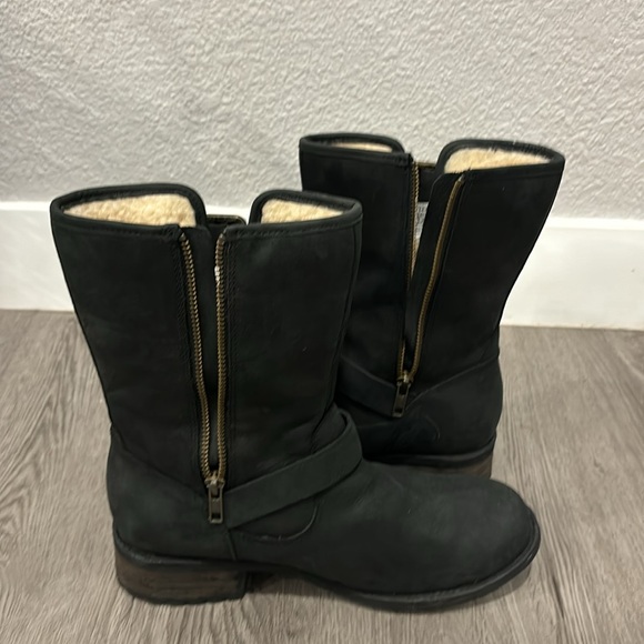 UGG Black Women's Boots - Picture 8 of 8